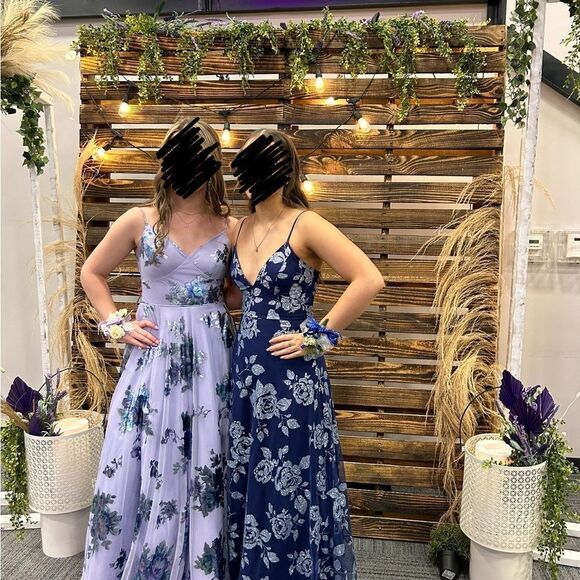 Prom dress size 7 purple iridescent - Picture 3 of 4